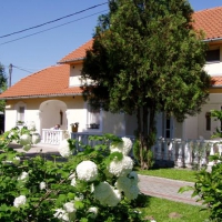 Apartmanház Mediterrán